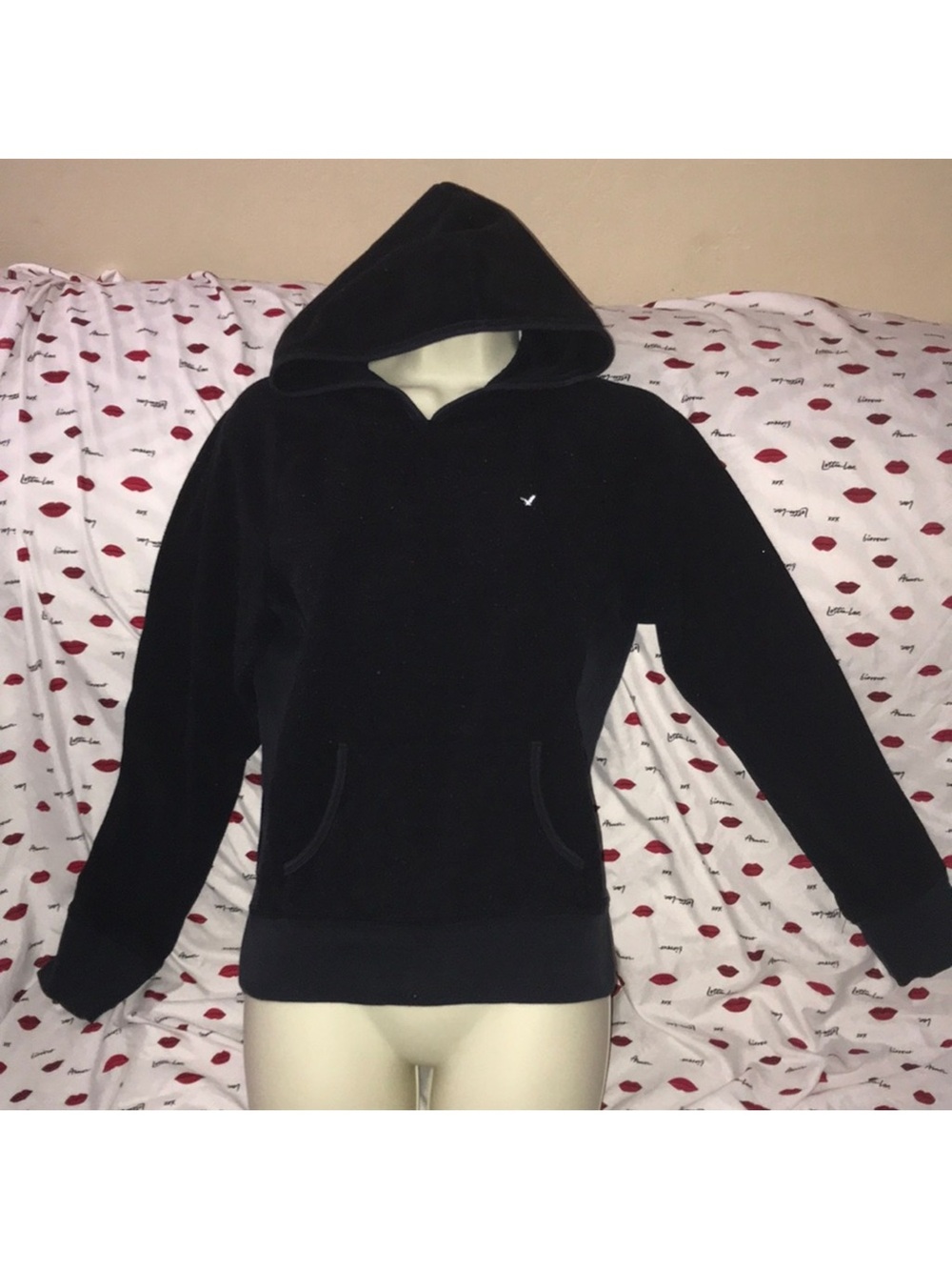American eagle outfitters medium Hooded Pullover damaged